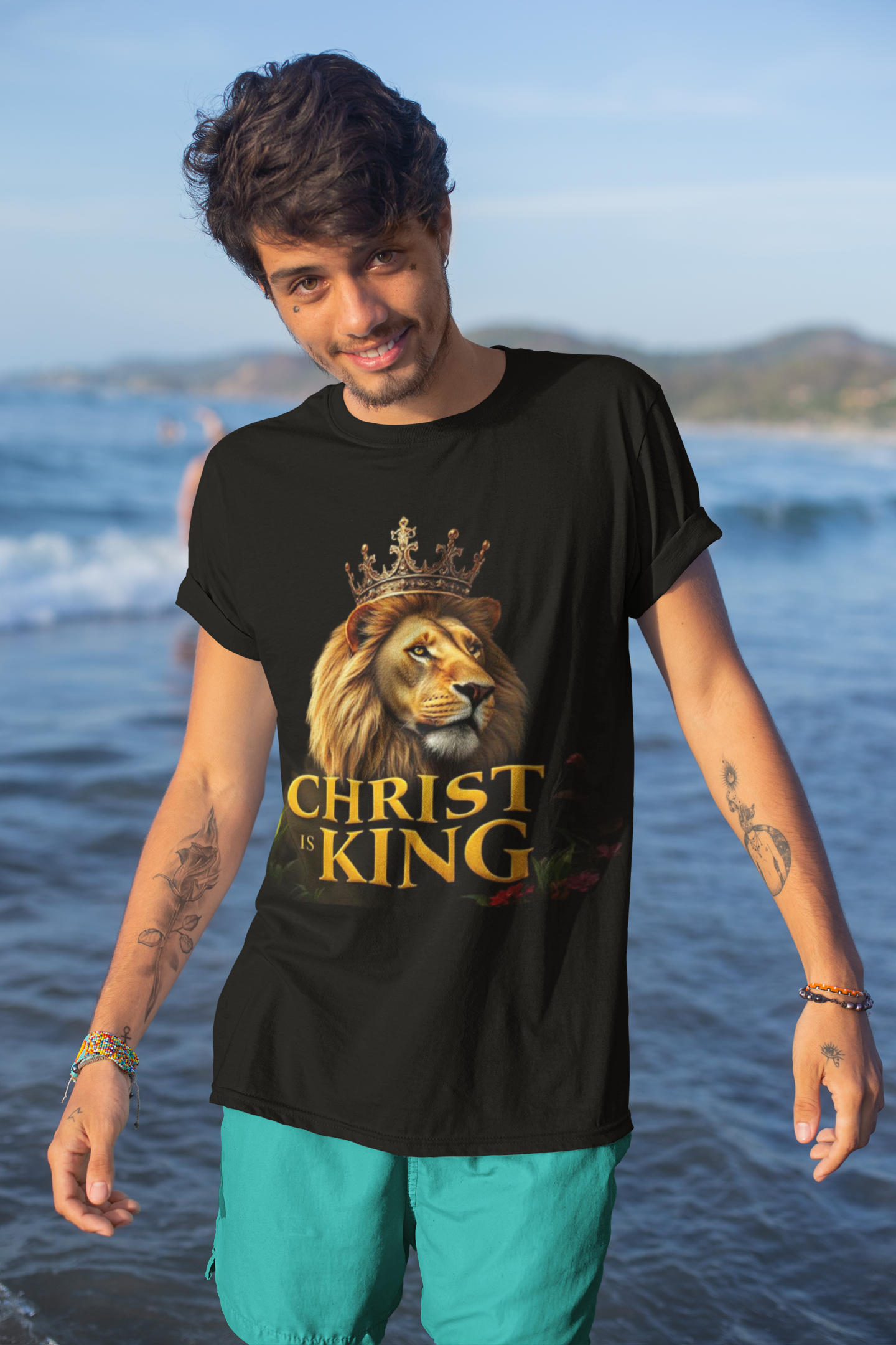 Christ Is King – Lion & Cross Men’s Christian Tee